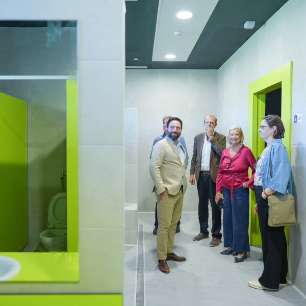Villa de Vallecas celebra la inauguración del nuevo edificio de vestuarios en el Centro Deportivo Municipal Entrevías