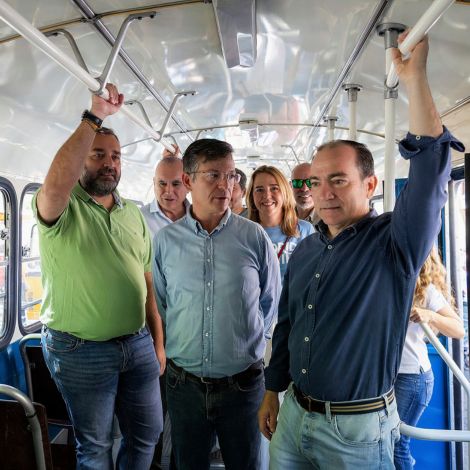 l delegado de Urbanismo, Medio Ambiente y Movilidad, Borja Carabante, con otros miembros del equipo de Gobierno en la Fiesta de la Movilidad