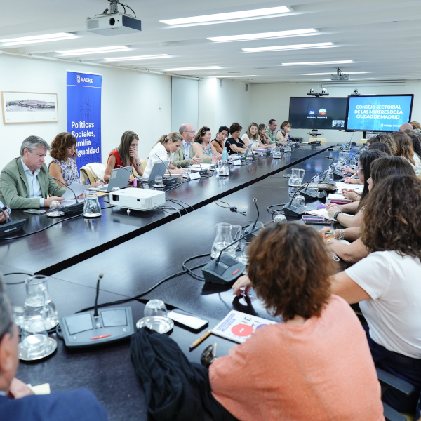 Madrid refuerza la igualdad con 44 nuevos profesionales en recursos contra la violencia de género