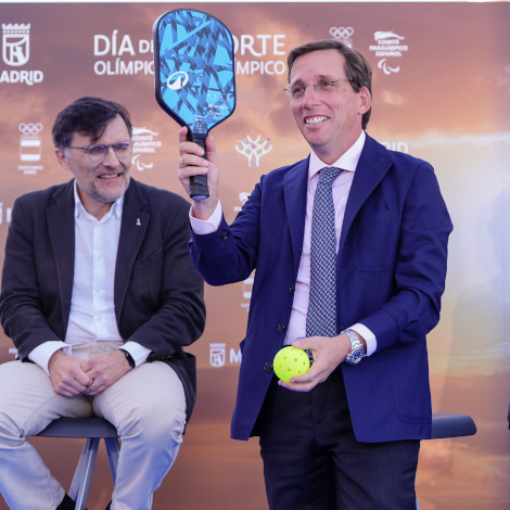 El alcalde de Madrid, Jos&eacute; Luis Mart&iacute;nez-Almeida, en la presentaci&oacute;n del D&iacute;a del Deporte Ol&iacute;mpico y Paral&iacute;mpico y la Noche del Deporte