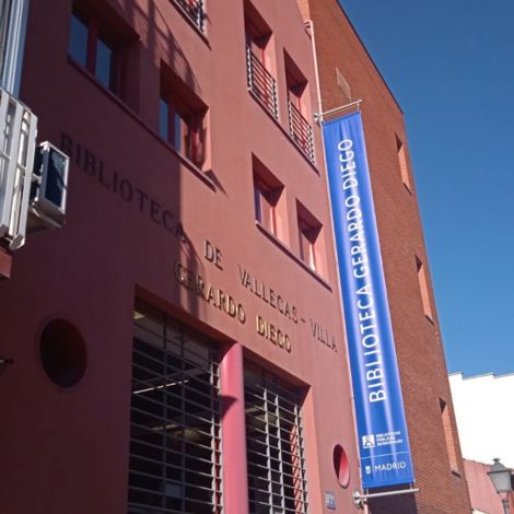 La Biblioteca Gerardo Diego en Villa de Vallecas reabre tras su renovación