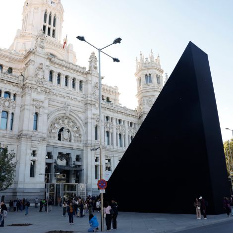 Cibeles acoge 'Panóptico', la obra de SpY que transforma nuestra mirada sobre Madrid