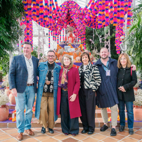 La delegada de Cultura, Turismo y Deporte, Marta Rivera de la Cruz, en la presentaci&oacute;n de los altares mexicanos del D&iacute;a de Muertos 