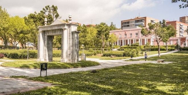 puerta monumental